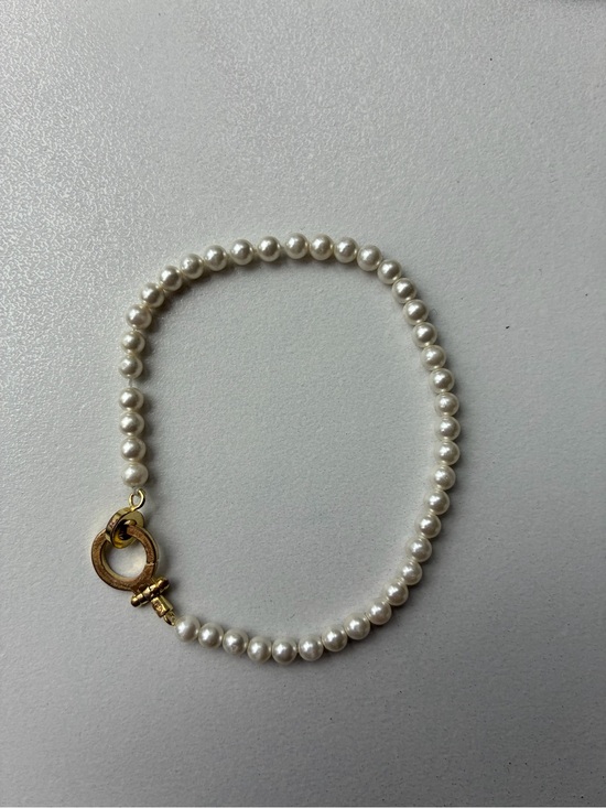 Jewelry - Elegant Pearl Bracelet with Gold Clasp